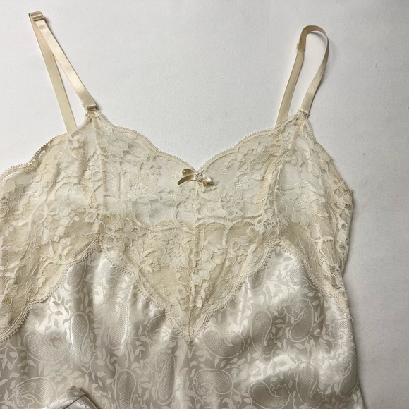 Fantasies by Morgan Taylor ivory slip size XS - Picture 2 of 5
